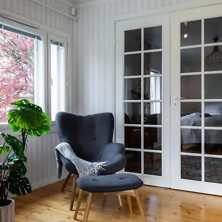 Villa Charming Riverfront Just Minutes From Santa Claus Village *