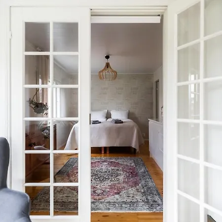 Villa Charming Riverfront Just Minutes From Santa Claus Village *