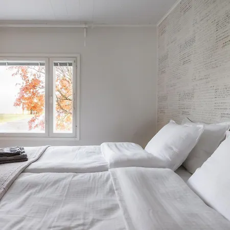 Charming Riverfront Just Minutes From Santa Claus Village Villa Rovaniemi