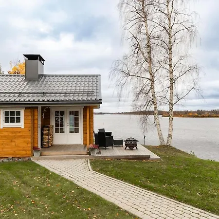 Charming Riverfront Just Minutes From Santa Claus Village *