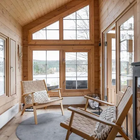 Villa Charming Riverfront Just Minutes From Santa Claus Village